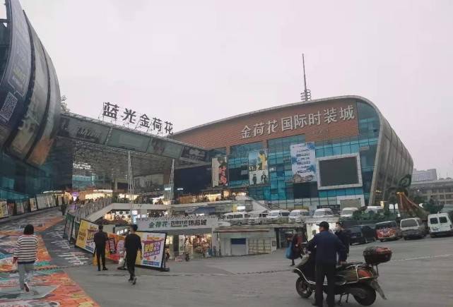 西南地区服装小店怎么做？成都重庆服装批发市场对比(图2)